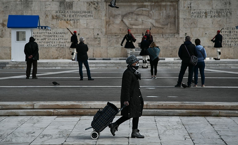 H Ελλάδα κουβαλά ακόμα στις αποσκευές της ένα τεράστιο ιδιωτικό χρέος