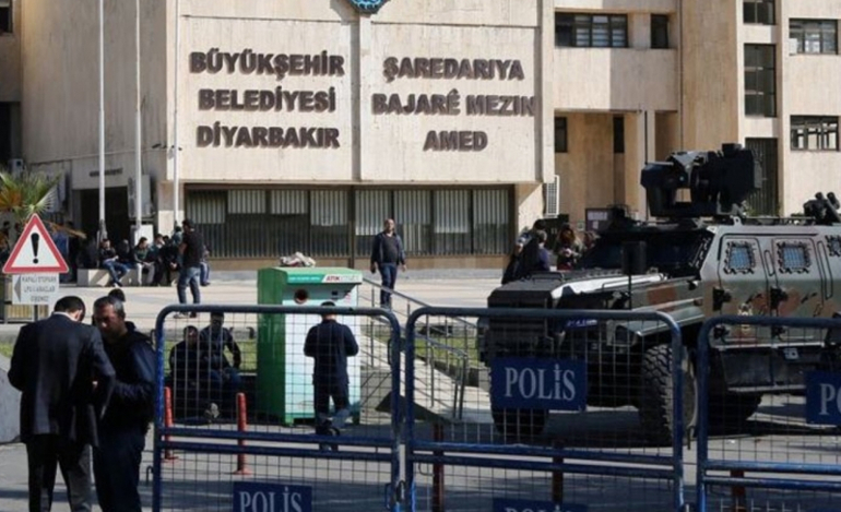 Ο Ερντογάν συνέλαβε τους 2 αρχηγούς και 10 βουλευτές του κόμματος των Κούρδων