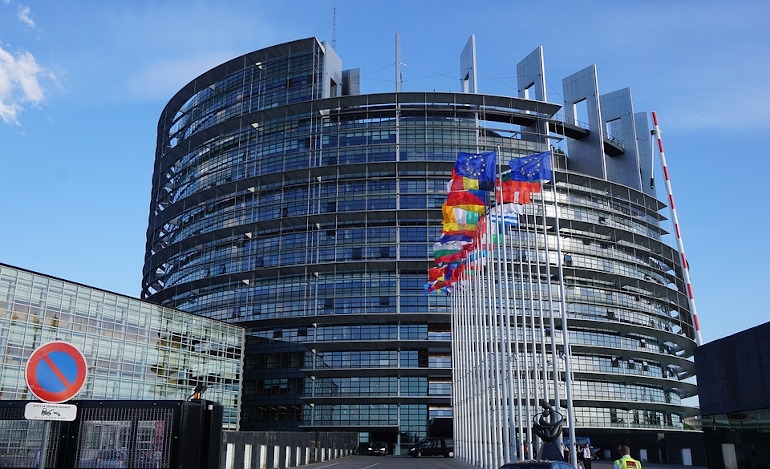 To κτήριο του Ευρωπαϊκού Κοινοβουλίου στο Στασβούργο. Η τελευταία συνεδρίαση πραγματοποιήθηκε εκτάκτως στις Βρυξέλλες