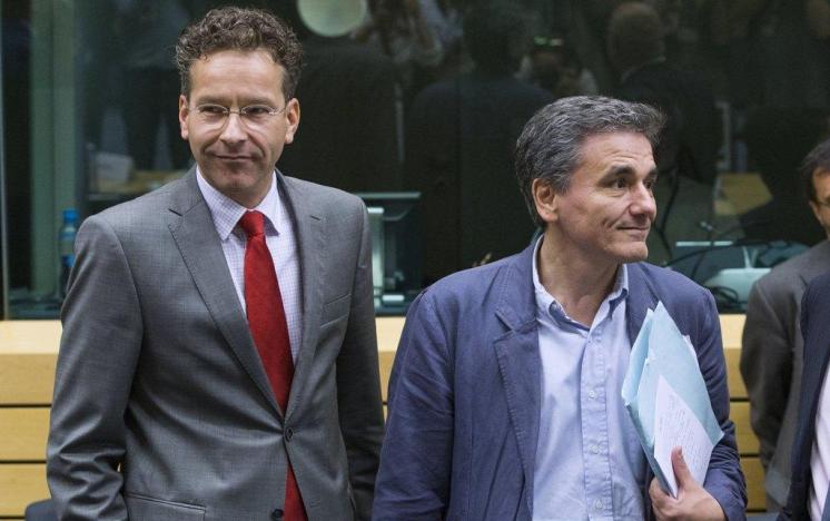 Handelsblatt: Το Eurogroup «παγώνει» τα 2,8 δισ.