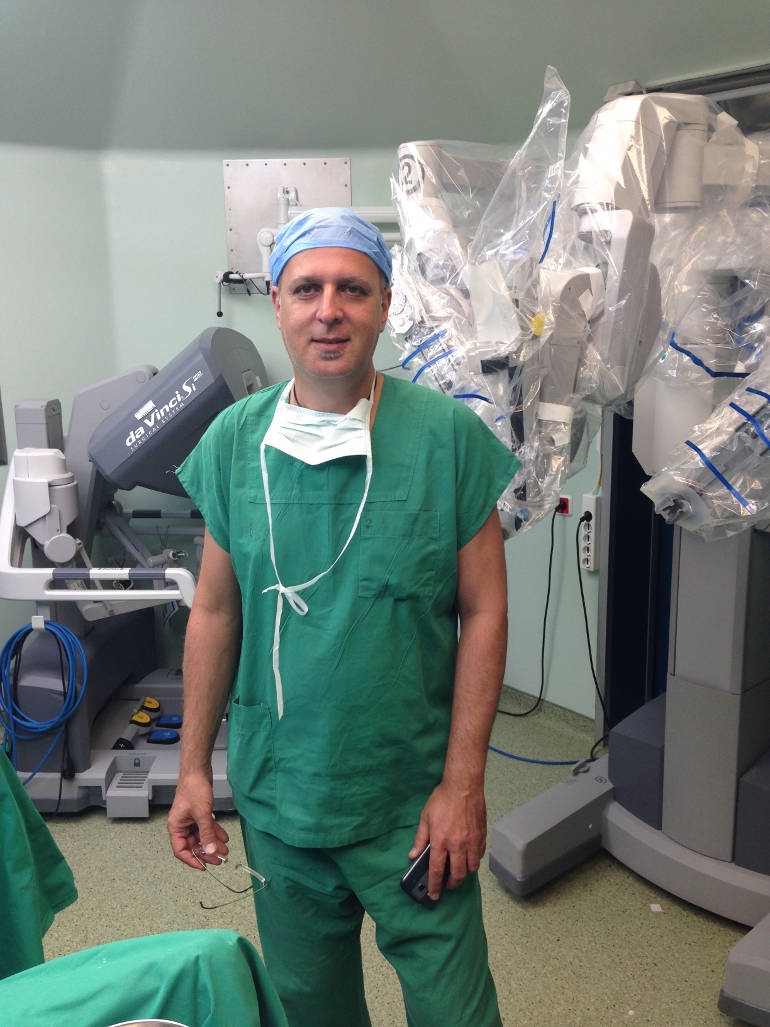 Πρωτοποριακή ρομποτική ογκολογική επέμβαση από Έλληνα χειρουργό