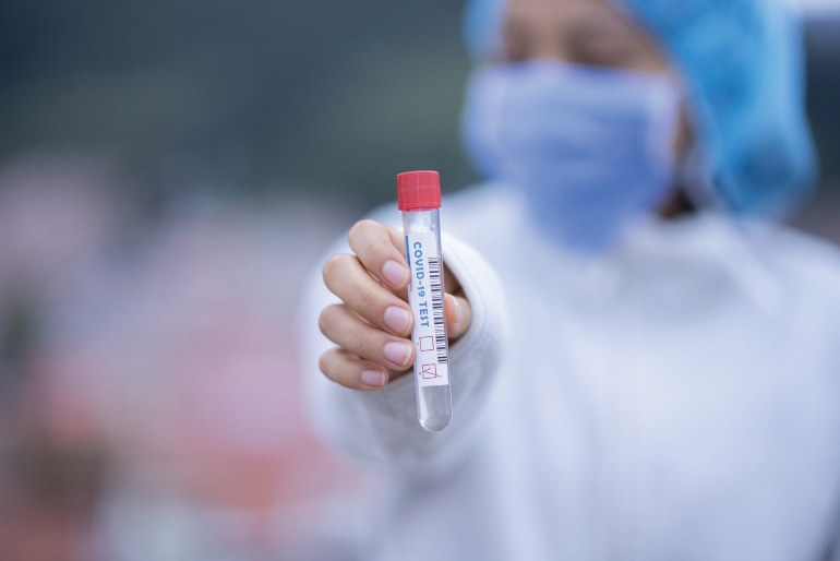 Επιστήμονες από το Βερολίνο αισιοδοξούν ότι θα δημιουργήσουν τεστ που «θα αποκαλύψει τα μυστικά του ιού».