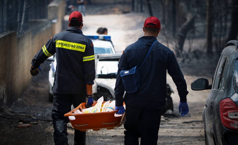Στους 81 οι νεκροί των πυρκαγιών, 65 τραυματίες από τους οποίους 11 διασωληνωμένοι