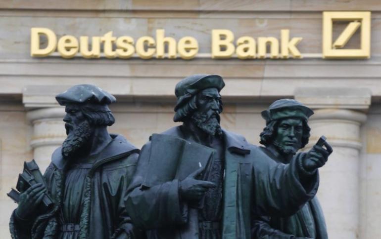 FAZ: Με νέα «στιγμή Lehman» απειλεί η Deutsche Bank