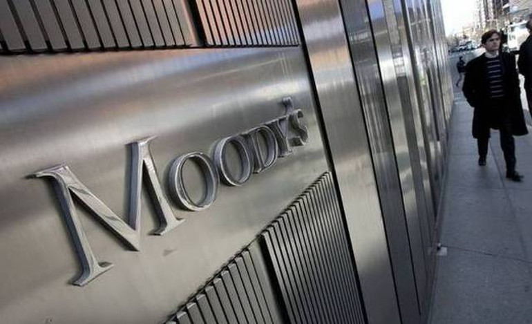 Moody&#039;s: Η καθυστέρηση στην αξιολόγηση απειλεί την αναδιάρθρωση των τραπεζών