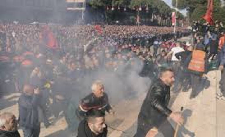 Η Αλβανία σε πολιτική αναταραχή