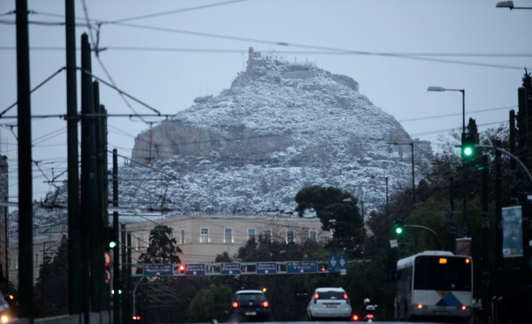 Χιονιάς στην Αθήνα - Κακοκαιρία σε όλη τη χώρα