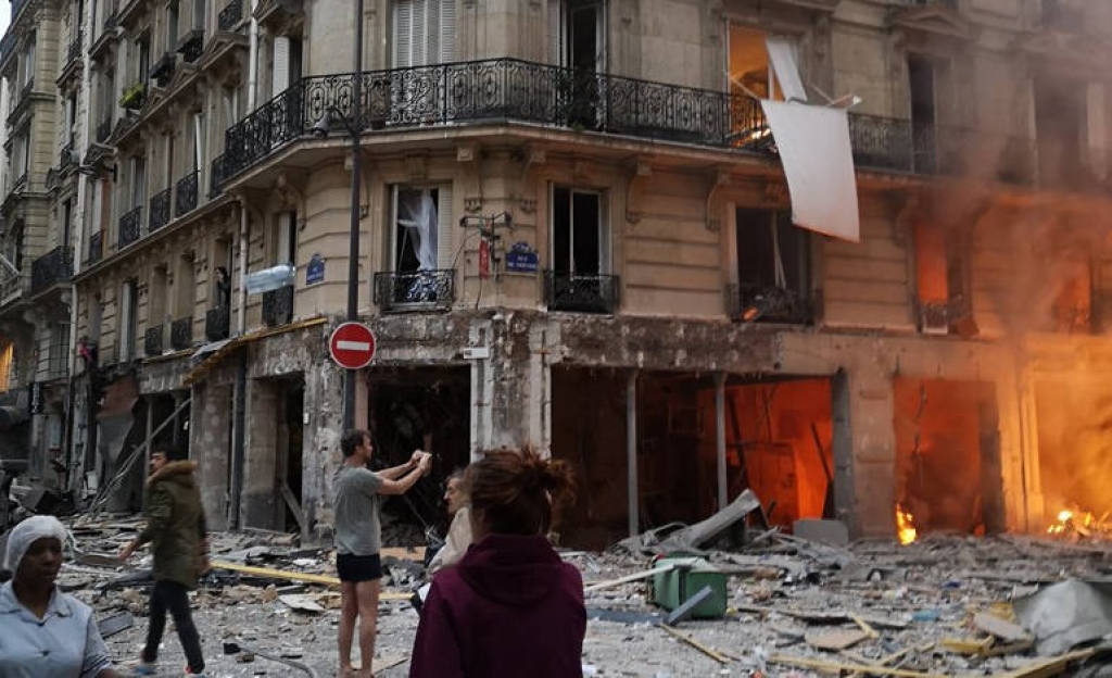 Ισχυρή έκρηξη στο κέντρο του Παρισιού