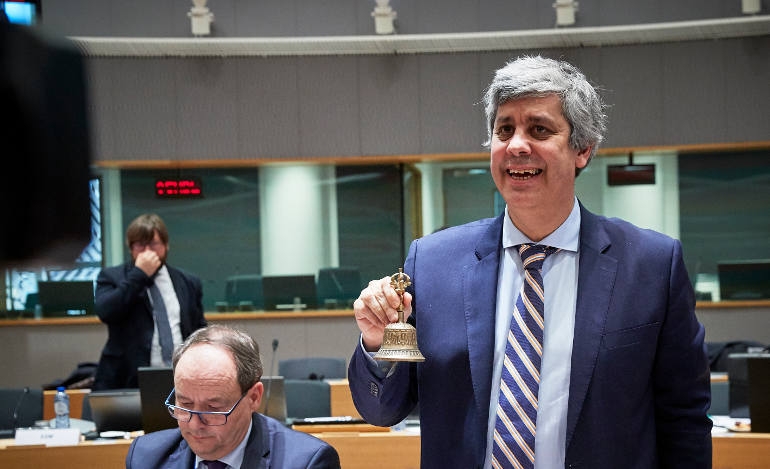 O πρόεδρος του Eurogroup κ. Σεντένο κηρύσσει την έναρξη της συνεδρίασης που οδήγησε σε... καμπανάκι του ΔΝΤ στην Ελλάδα 