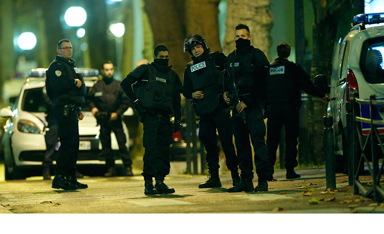 Ολάντ: Η Γαλλία αντιμετωπίζει τρομοκρατική απειλή πολύ μεγάλης σημασίας