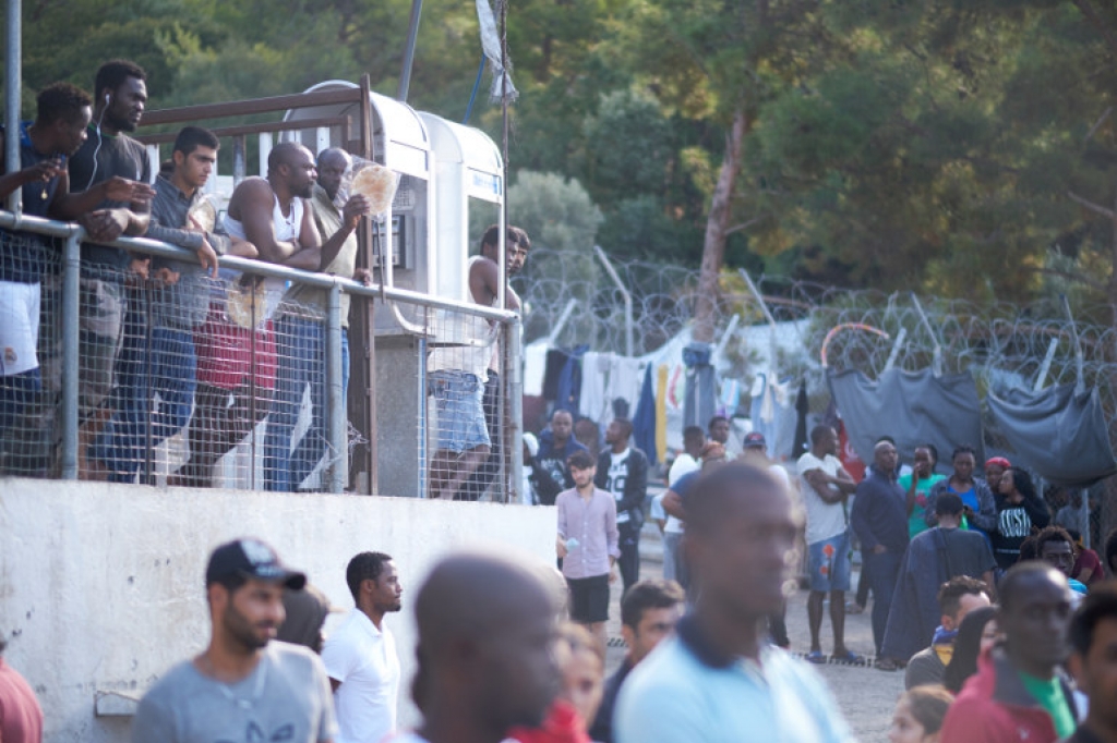 DW: Μια μικρή Αφρική στην Ελλάδα το κέντρο υποδοχής προσφύγων στη Σάμο