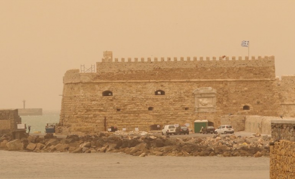 Όταν η Κρήτη έγινε... Σαχάρα: Το εντυπωσιακό βίντεο από το Ηράκλειο σκεπασμένο με σκόνη (Video)