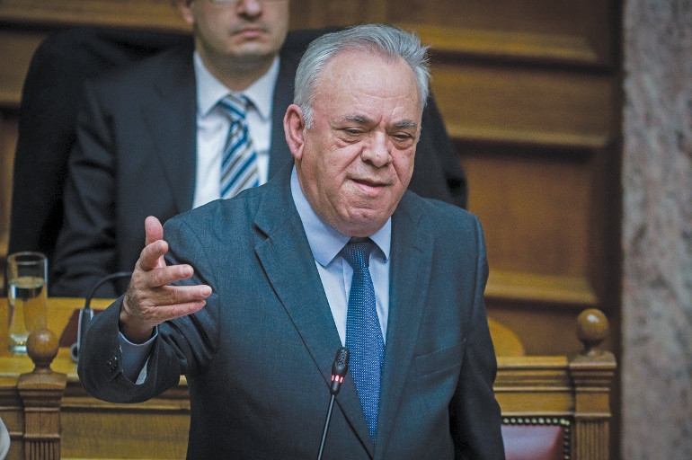 Περίεργη θεωρείται η επιμονή του αντιπροέδρου της κυβέρνησης, Γιάννη Δραγασάκη, στα περί ανακεφαλαιοποίησης των ελληνικών τραπεζών.