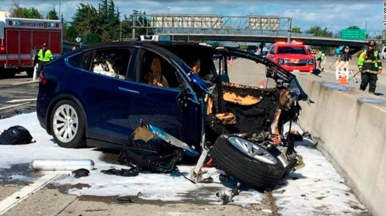 Νεκρός ο οδηγός του Tesla Model X με ενεργοποιημένο το Autopilot