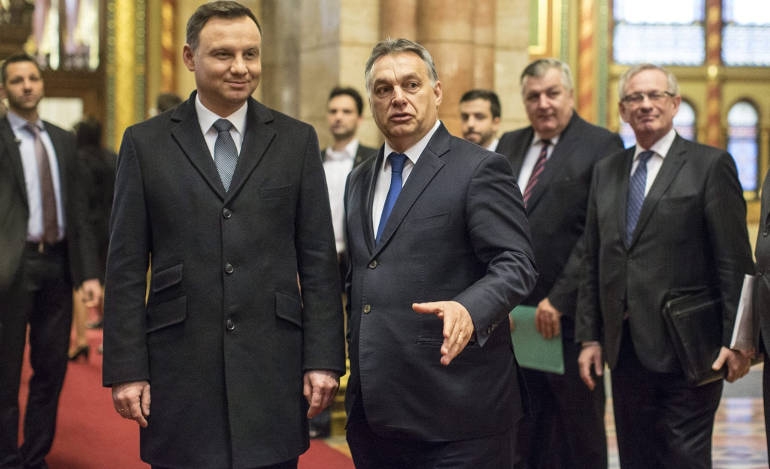 Ο πρωθυπουργός της Ουγγαρίας, Βικτορ Όρμπαν και ο πρόεδρος της Πολωνίας, Αντρέι Ντούντα