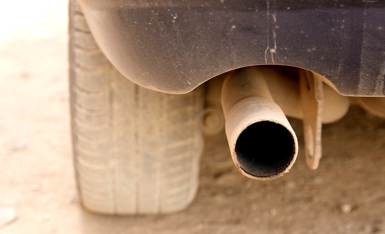 H Ευρωπαϊκή Επιτροπή διαπιστώνει ανεπάρκειες στη μέτρηση των οξειδίων του αζώτου από τα οχήματα