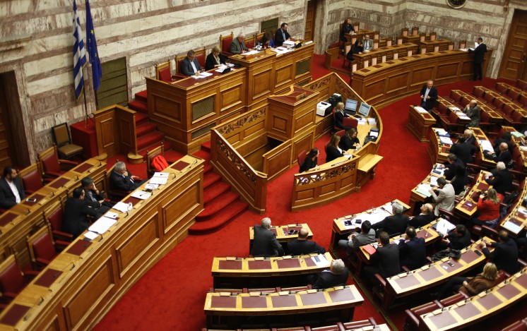 Σφοδρή σύγκρουση Παππά-Γεωργιάδη στη Βουλή (Video)