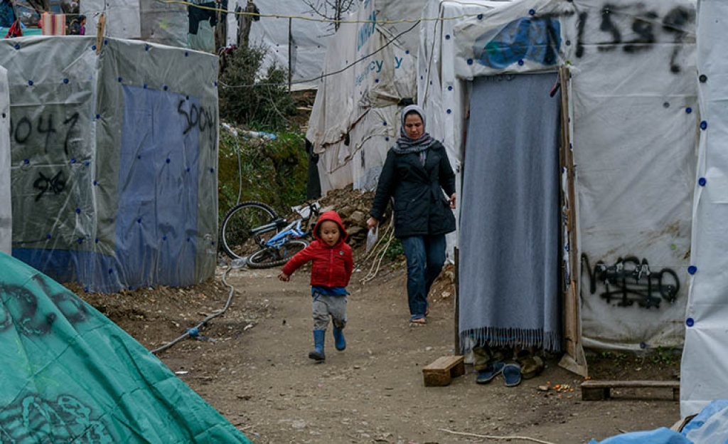 Δέκα χώρες της ΕΕ προσφέρονται να φιλοξενήσουν προσφυγόπουλα