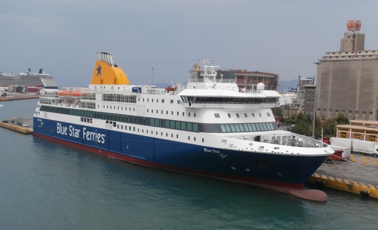 Το Blue Star Patmos προσάραξε στην Ίο - Ταλαιπωρία για τους επιβάτες