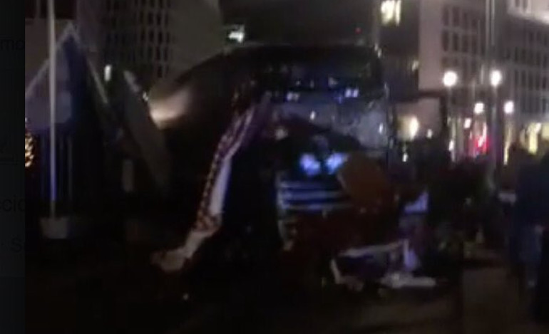 Εννέα νεκροί στο Βερολίνο από φορτηγό που παρέσυρε πολίτες σε χριστουγεννιάτικη αγορά (VIDEO)