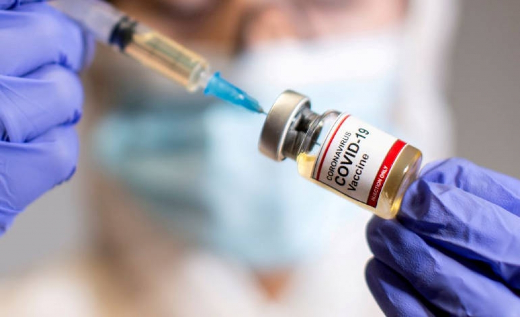 Ένα εκατομμύριο άνθρωποι θα εμβολιάζονται κάθε μήνα στην Ελλάδα