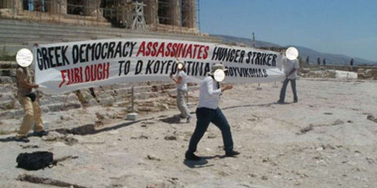 Ο Ρουβίκωνας στην Ακρόπολη: Σήκωσε πανό για τον Κουφοντίνα μπροστά από τον Παρθενώνα