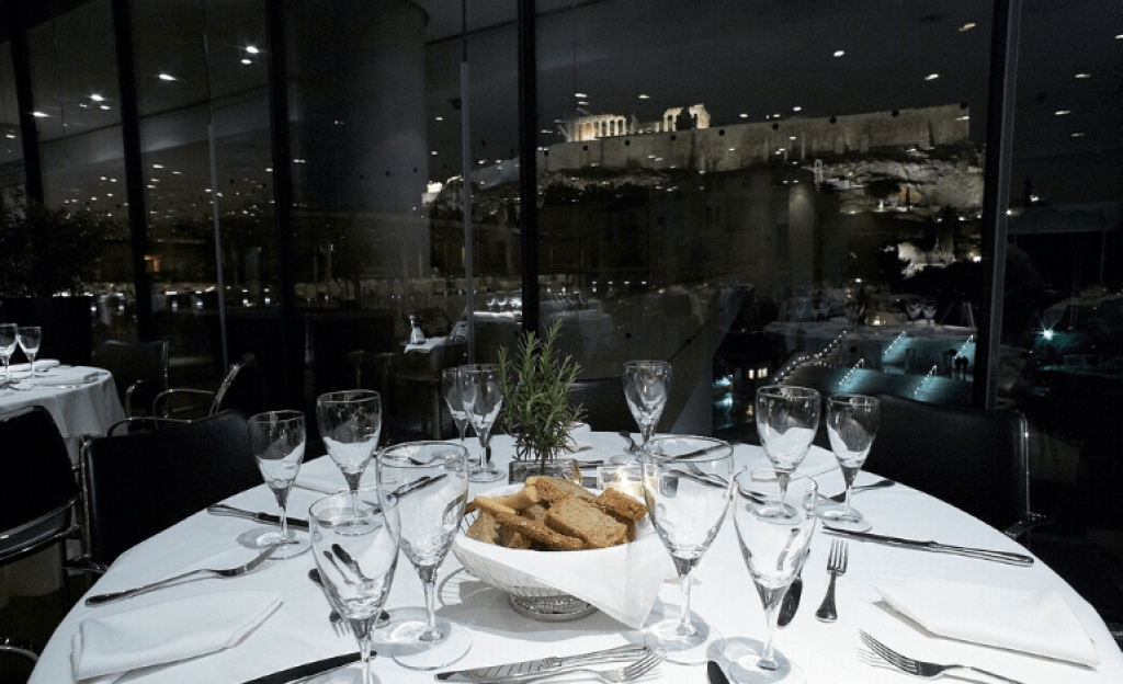 Συνεχίζεται η παράδοση της Τσικνοπέμπτης  στο εστιατόριο του Μουσείου Ακρόπολης