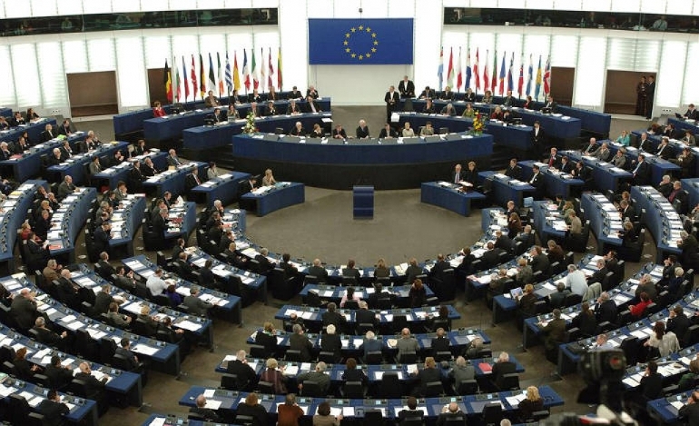Το ευρωκοινοβούλιο καλεί την Τουρκία να απελευθερώσει τους δύο Έλληνες στρατιωτικούς
