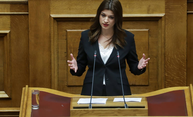 Στη βουλή κάνει προεκλογική εκστρατεία για το Δήμο Θεσσαλονίκης, η Νοτοπούλου