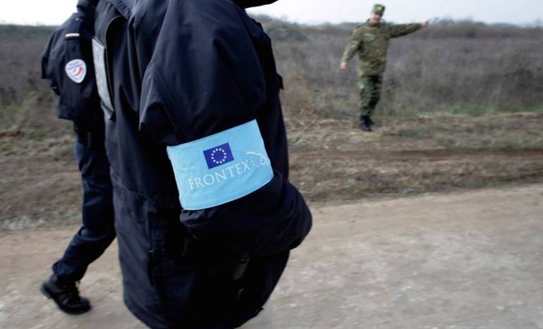 Έτινγκερ-Αβραμόπουλος υπέρ της νέας διαδικασίας ασύλου στην Ε.Ε.