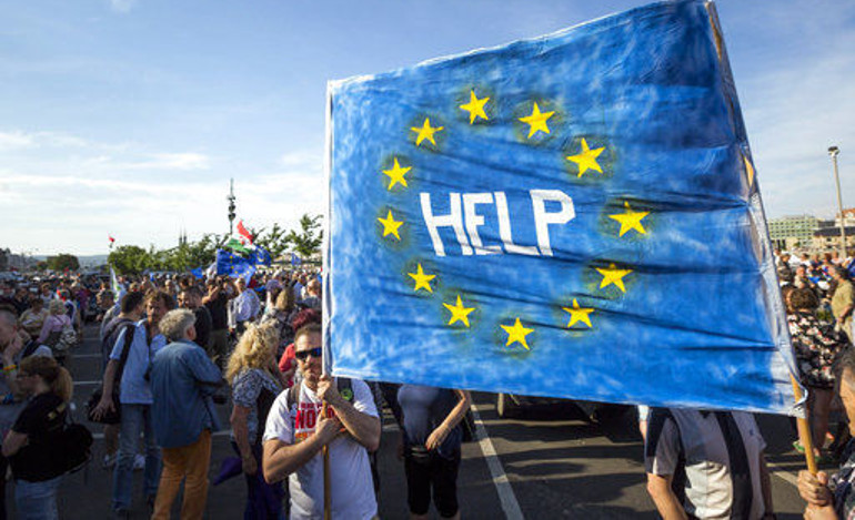 Διαδηλώσεις υπέρ της Ευρ.Ένωσης και κατά του κυβερνητικού αυταρχισμού στην Ουγγαρία