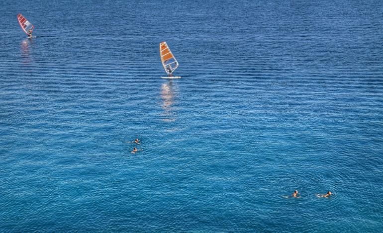 Υπουργείο Υγείας: Που απαγορεύεται το κολύμπι στην Αττική