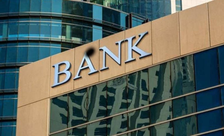 H Moody&#039;s υποβάθμισε τις προοπτικές 5 ελληνικών τραπεζών