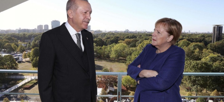 Ερντογάν: Η Τουρκία δεν θα εγκαταλείψει τον Σάρατζ