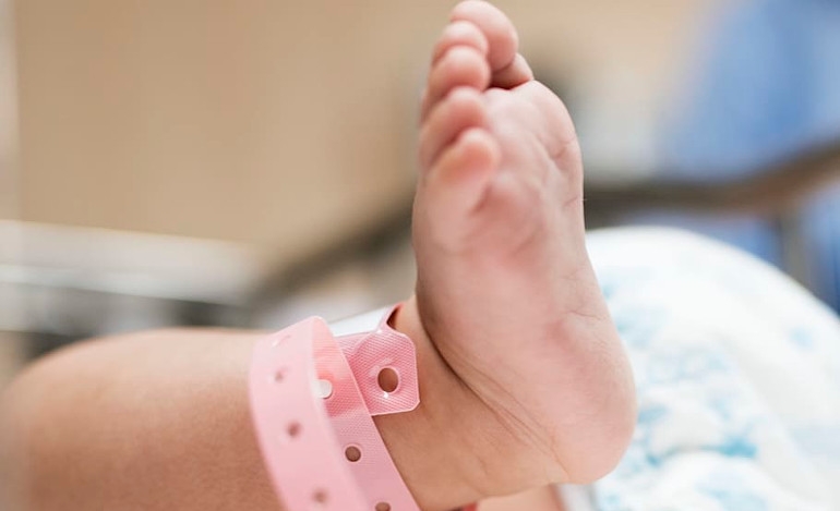 Στη Βουλή το νομοσχέδιο για το επίδομα γέννας