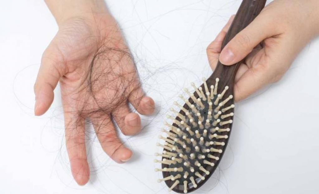 Χάνετε μαλλιά; Ίσως πρέπει να προσέξετε το άγχος!