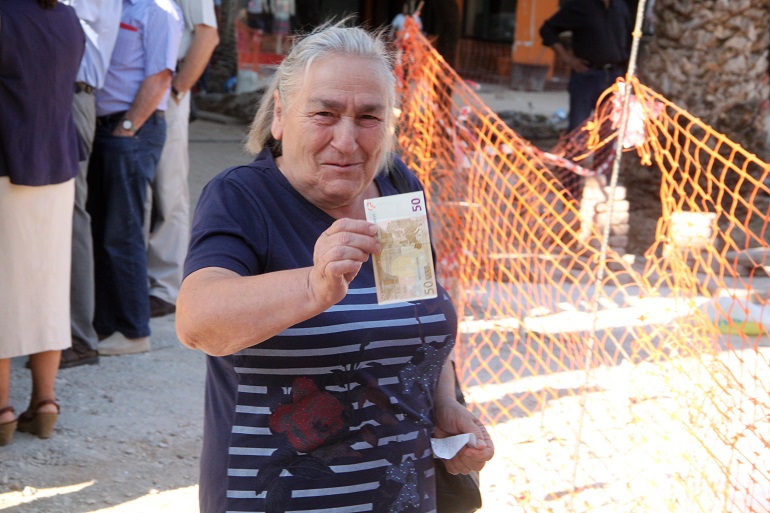 Από τις συντάξεις επιβιώνουν τα μισά νοικοκυριά στην Ελλάδα