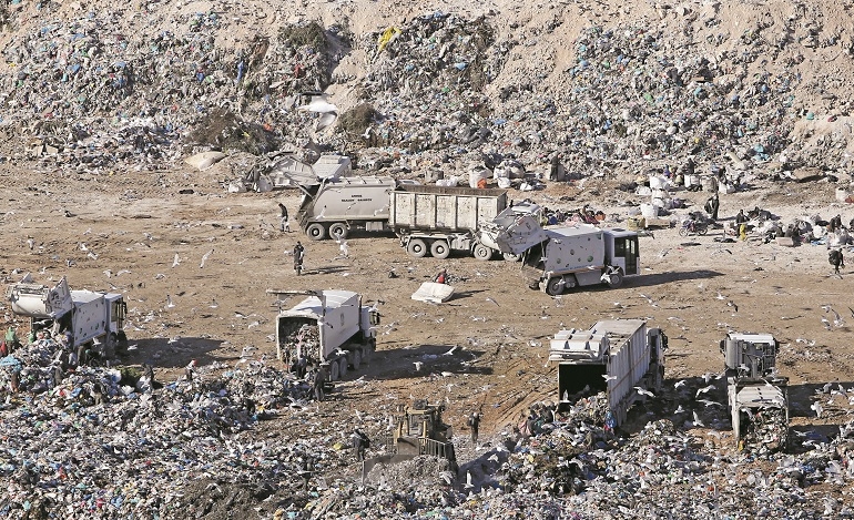 Νέες αψιμαχίες για τα σκουπίδια στην Αττική