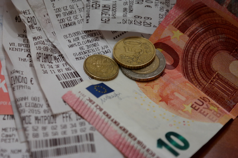 Όριο στα 500 ευρώ στις συναλλαγές σε μετρητά