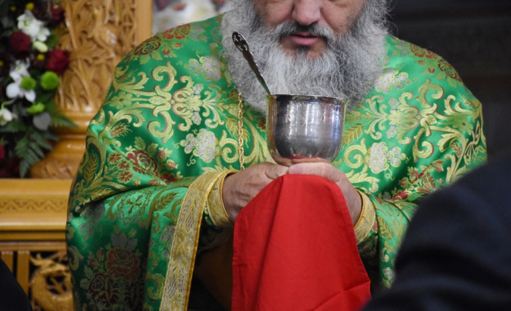 Η Εκκλησία της Κύπρου αρνείται να σταματήσει τις λειτουργίες και τη θεία κοινωνία