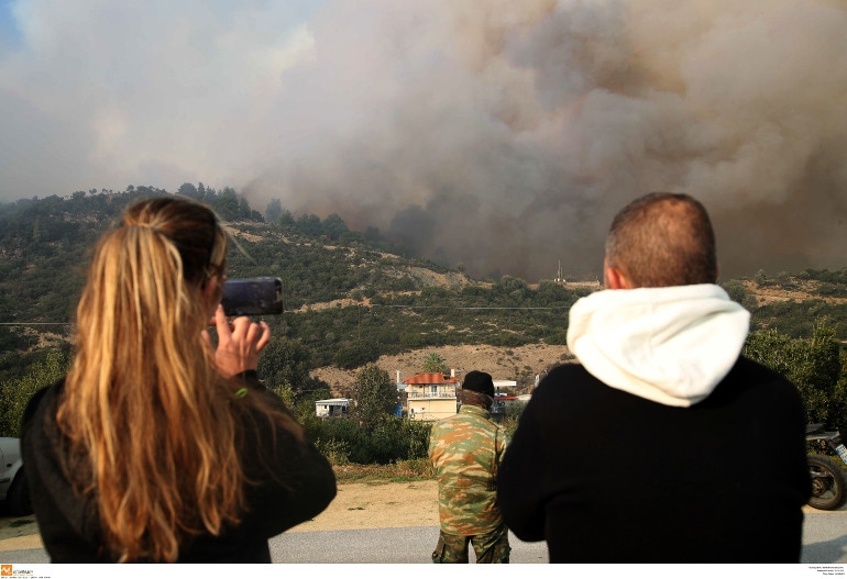Χαλκιδική: Ολονύχτια μάχη με τις φλόγες στη Σιθωνία - Συνεχίζεται η κατάσβεση