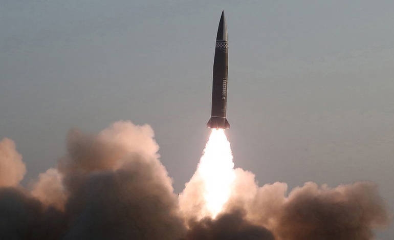 Στα 500 χιλιόμετρα έπεσε ο πύραυλος που εκτόξευσε η Βόρεια Κορέα
