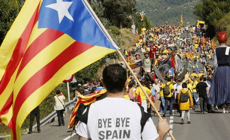O Ραχόι απειλεί με φυλάκιση τον πρόεδρο της Καταλονίας