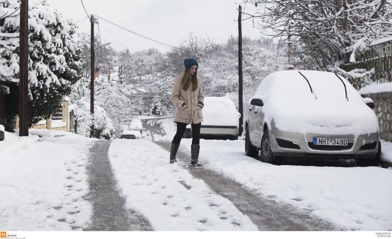 Έκτακτο δελτίο επιδείνωσης καιρού: Χιόνια, πτώση θερμοκρασίας και θυελλώδεις άνεμοι