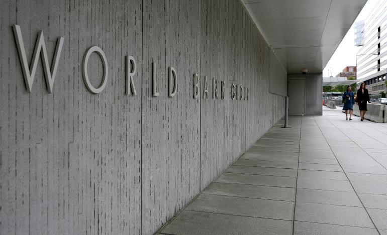 Politico: Η Ελλάδα ζήτησε δάνειο από την Παγκόσμια Τράπεζα