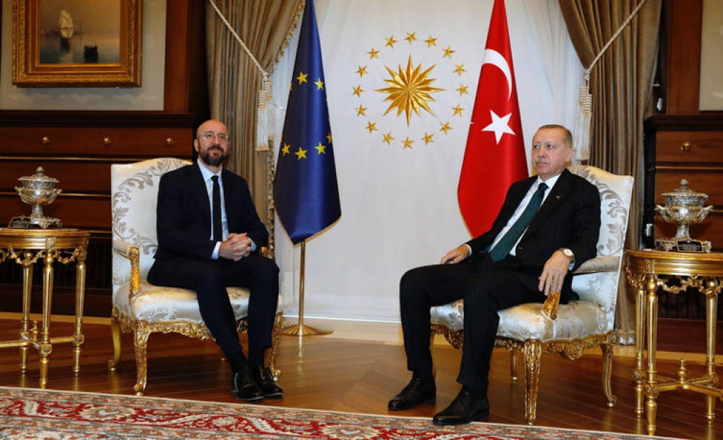 Μετά τις ήττες στη Συρία και στον Έβρο, ο Ερντογάν διαπραγματεύεται με την ΕΕ