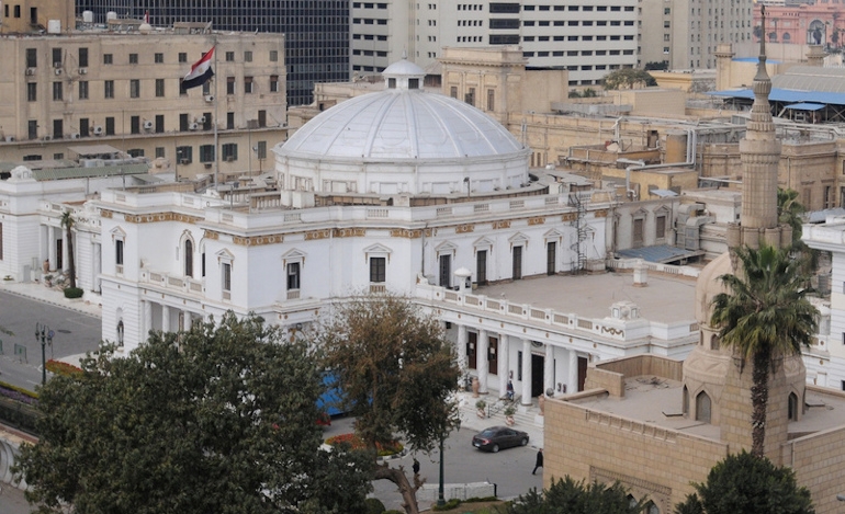 To κτήριο του αιγυπτιακού Κοινοβουλίου στο Κάιρο