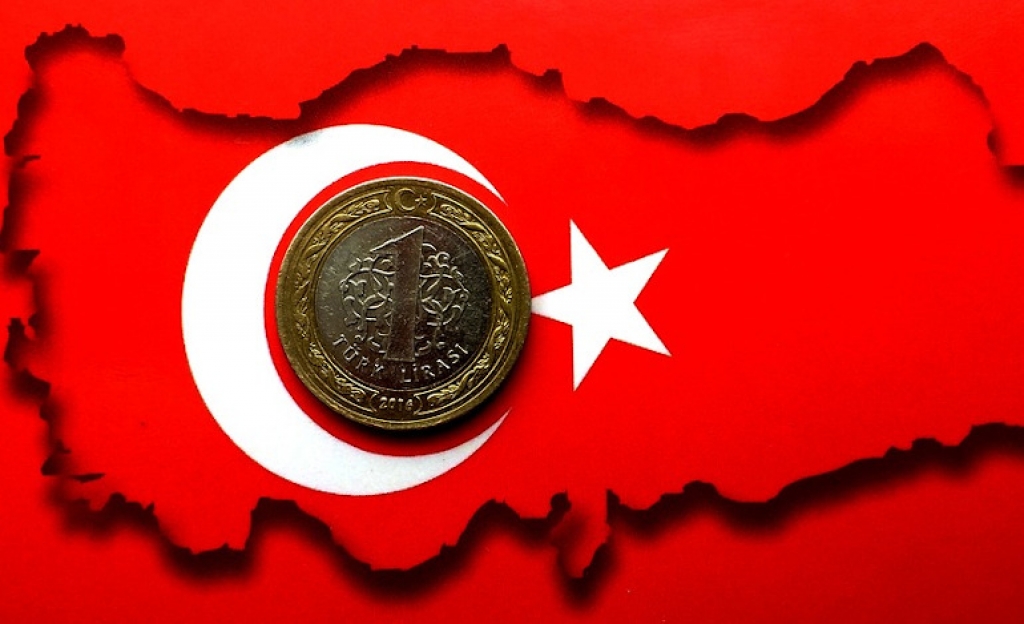 H τουρκική λίρα «απειλείται με νέα κατάρρευση»