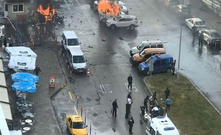 Τουρκία: Βομβιστική επίθεση στα δικαστήρια της Σμύρνης (video)