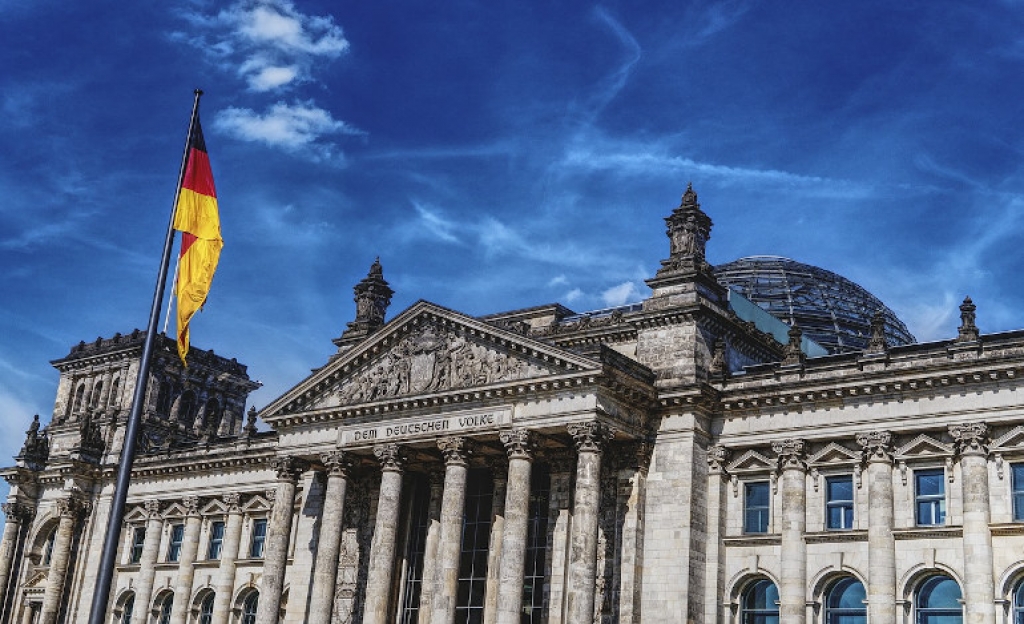 Γερμανία: Ένεση 130 δισ. στην οικονομία, επίδομα παιδιού σε όλους